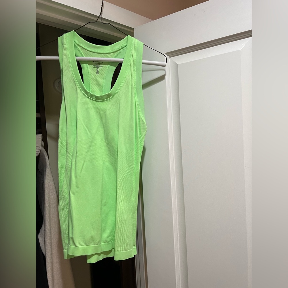 Momentum seamless tank unworn size M